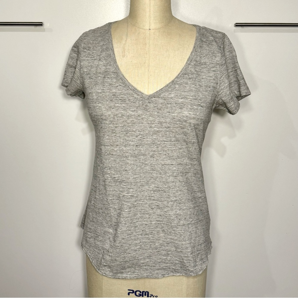 Tart Heather Gray Grey V Neck T Shirt XS